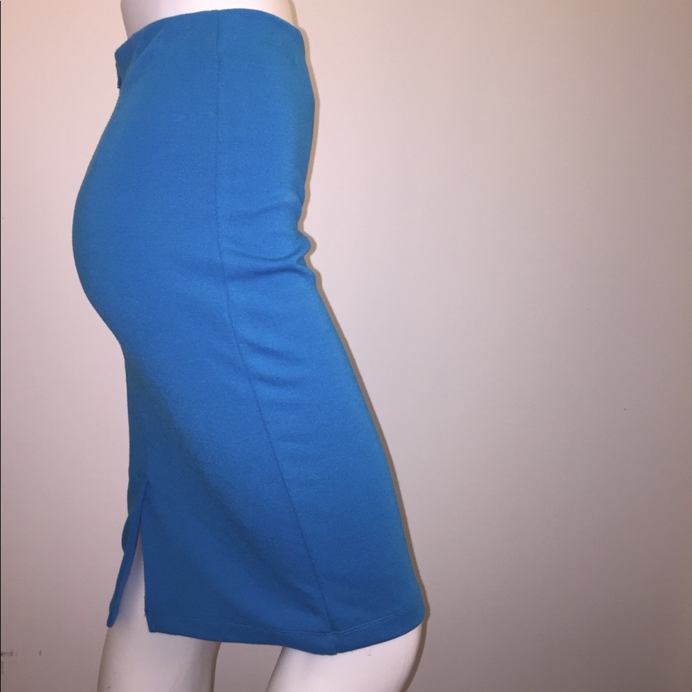 Forever 21 Stretch Skirt blue size Medium